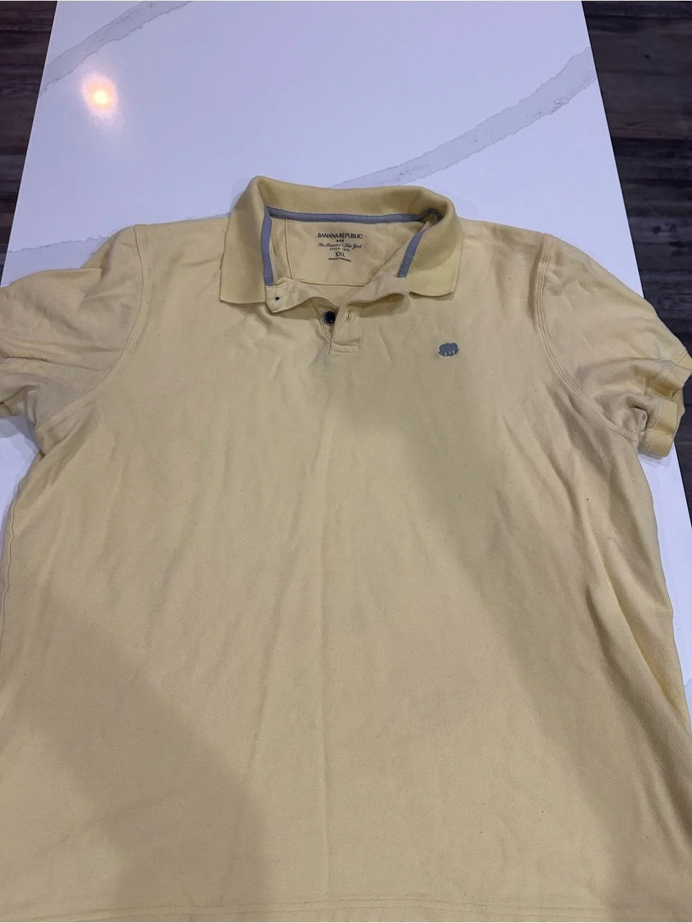 Banana Republic Men's Cream Polo with Subtle Chest Logo